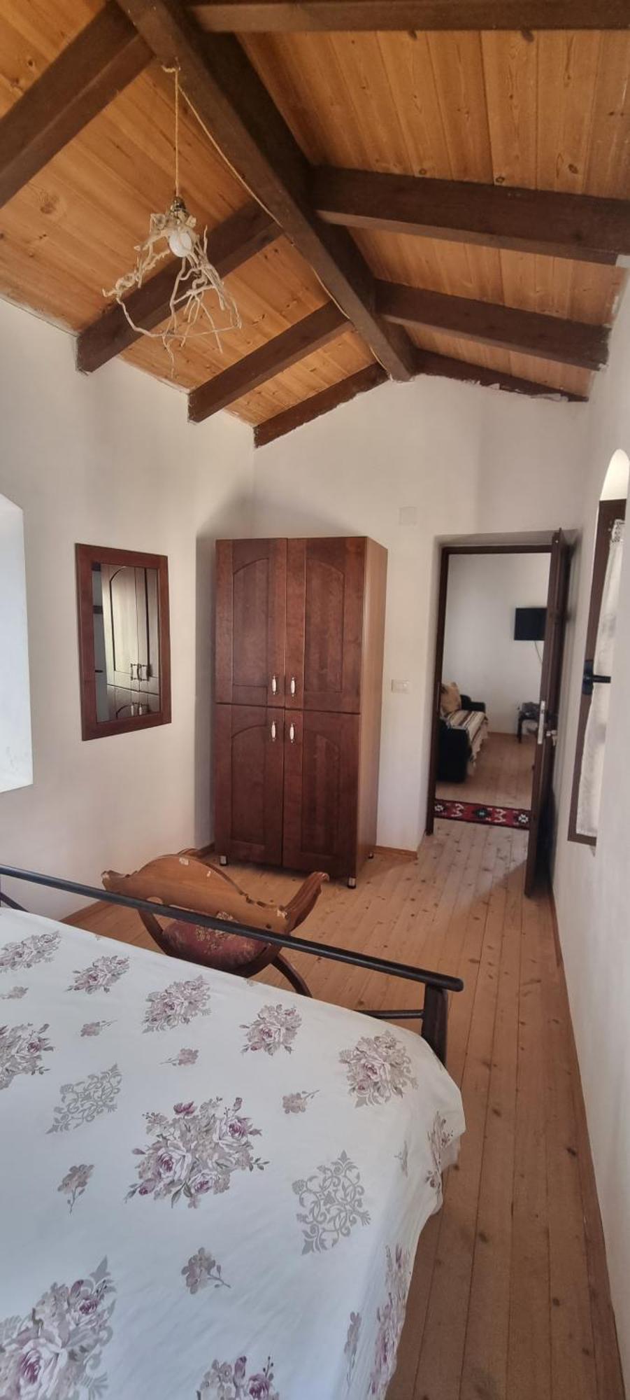 Olive Old Qeparo