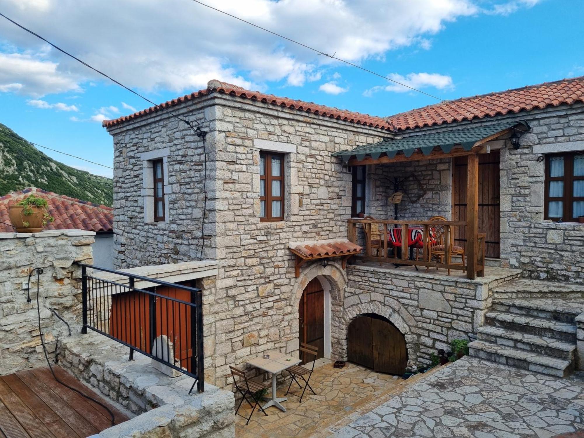 Olive Old Holiday home Qeparo